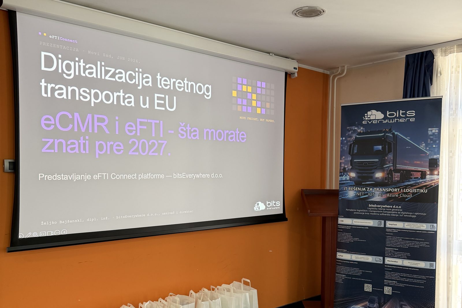 The title slide before the room filled up